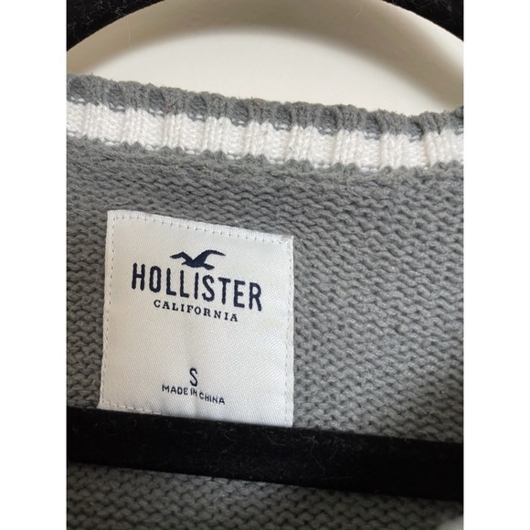 Hollister Women’s Long Sleeve Winking Fox Sweater - Small - Picture 3 of 7